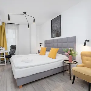 studio-miodowa-kazimierz-by-renters.krakowhotelspoland.com/